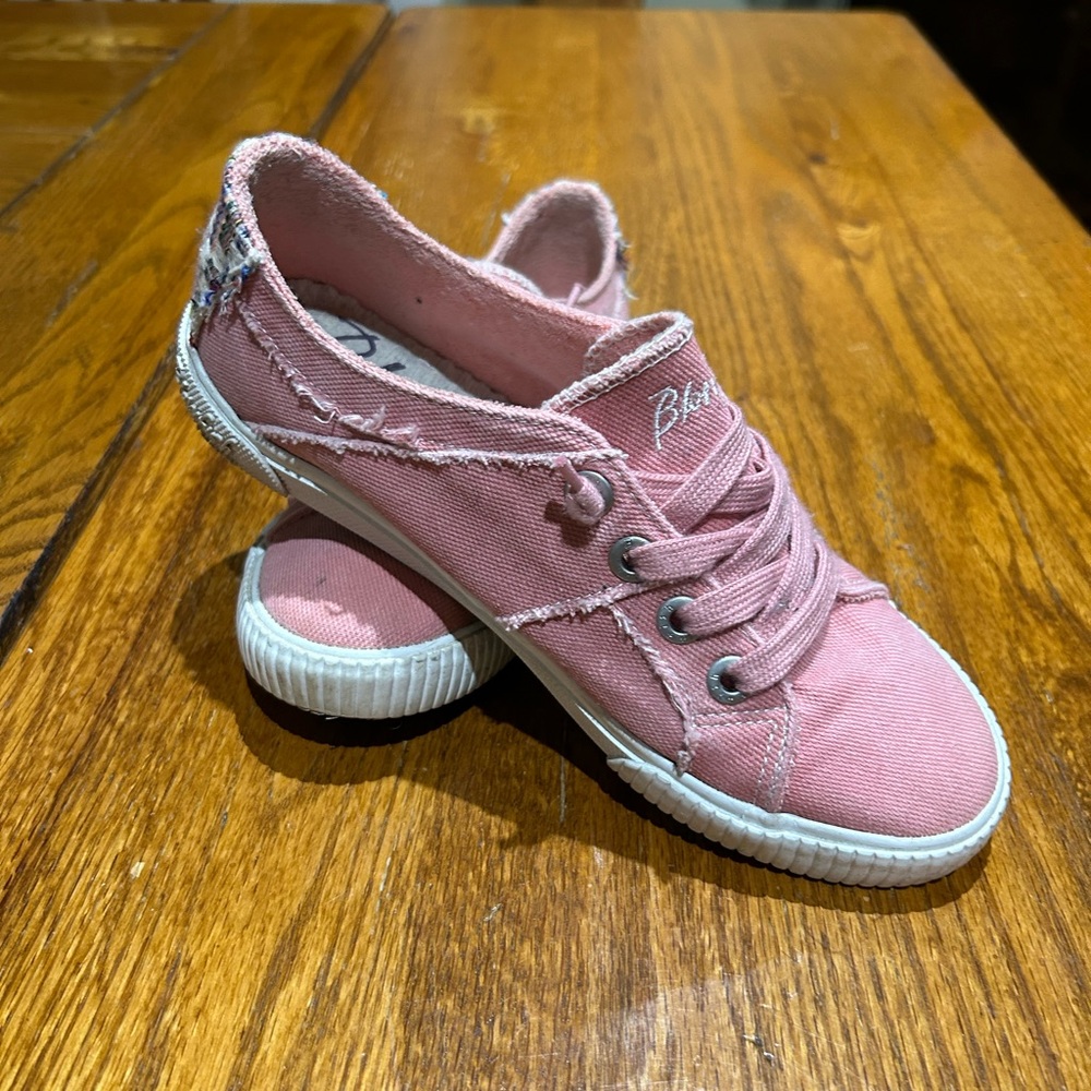 Blowfish pink sneakers. Good condition size 7